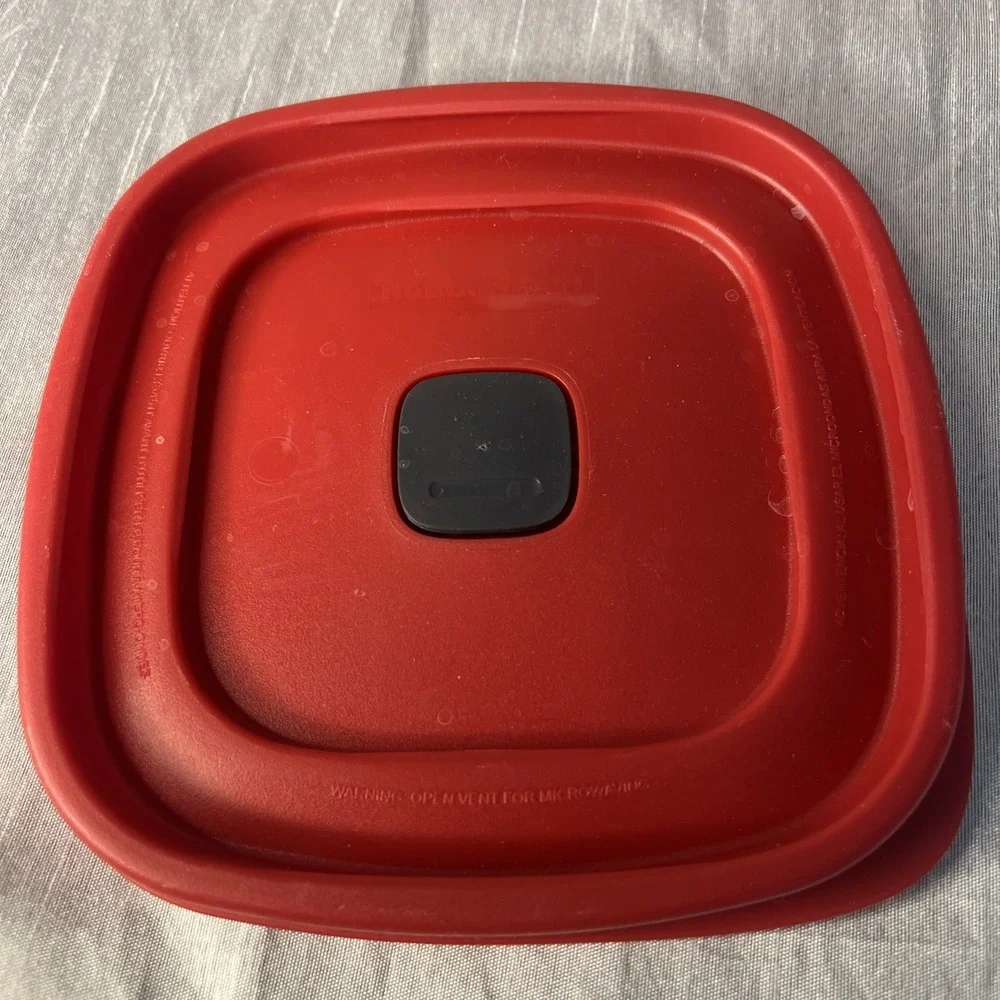 Rubbermaid Easy Find Vented Replacement Red Lid ONLY 6.5